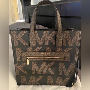 Michael Kors Kenly Tote - like new!